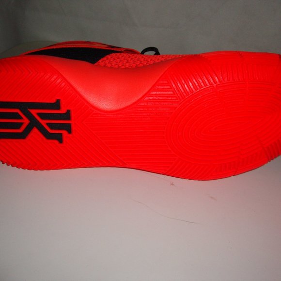 KYRIE 3 Size 13 Sneakers. main image 5